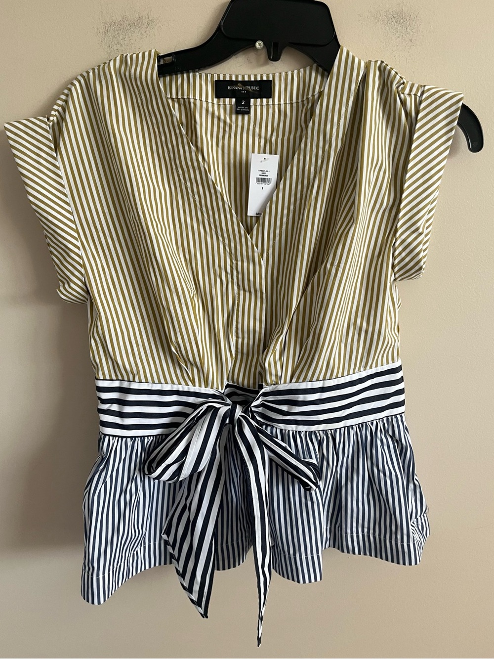 NWT-Banana Republic Factory Top, Size 2